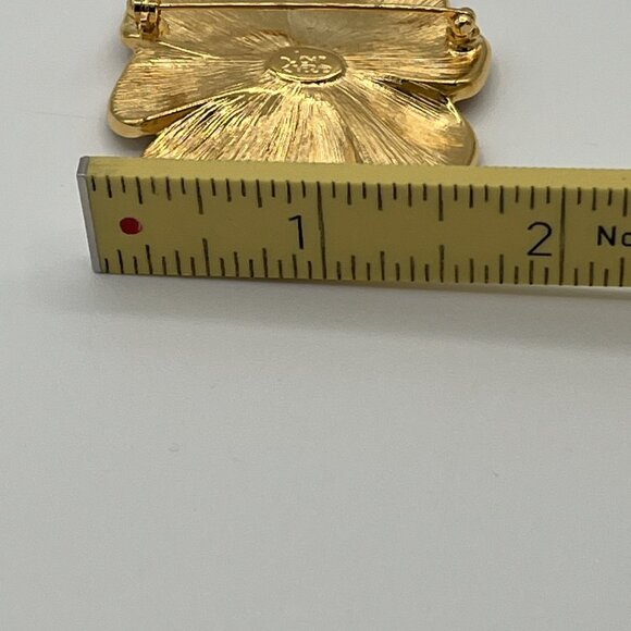 Vintage Joan Rivers Classics Collection Flower pin Peach Cream w/gold tones HTF - Picture 3 of 6